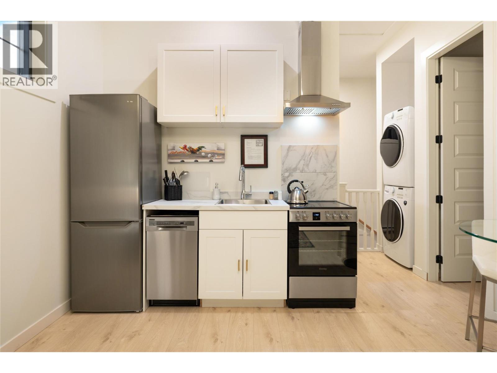 2053 Long Street, Kelowna, British Columbia  V1Y 1L3 - Photo 44 - 10373676