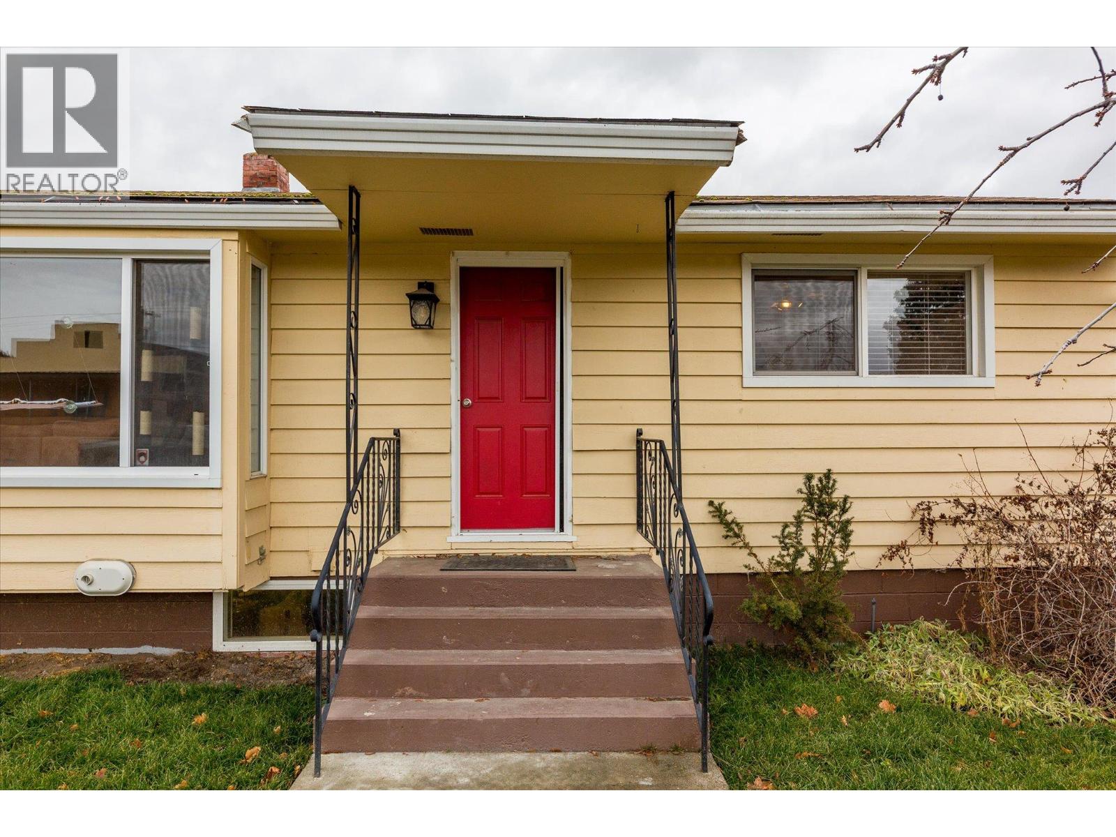 13614 Spencer Avenue, Summerland, British Columbia  V0H 1Z0 - Photo 3 - 10374688