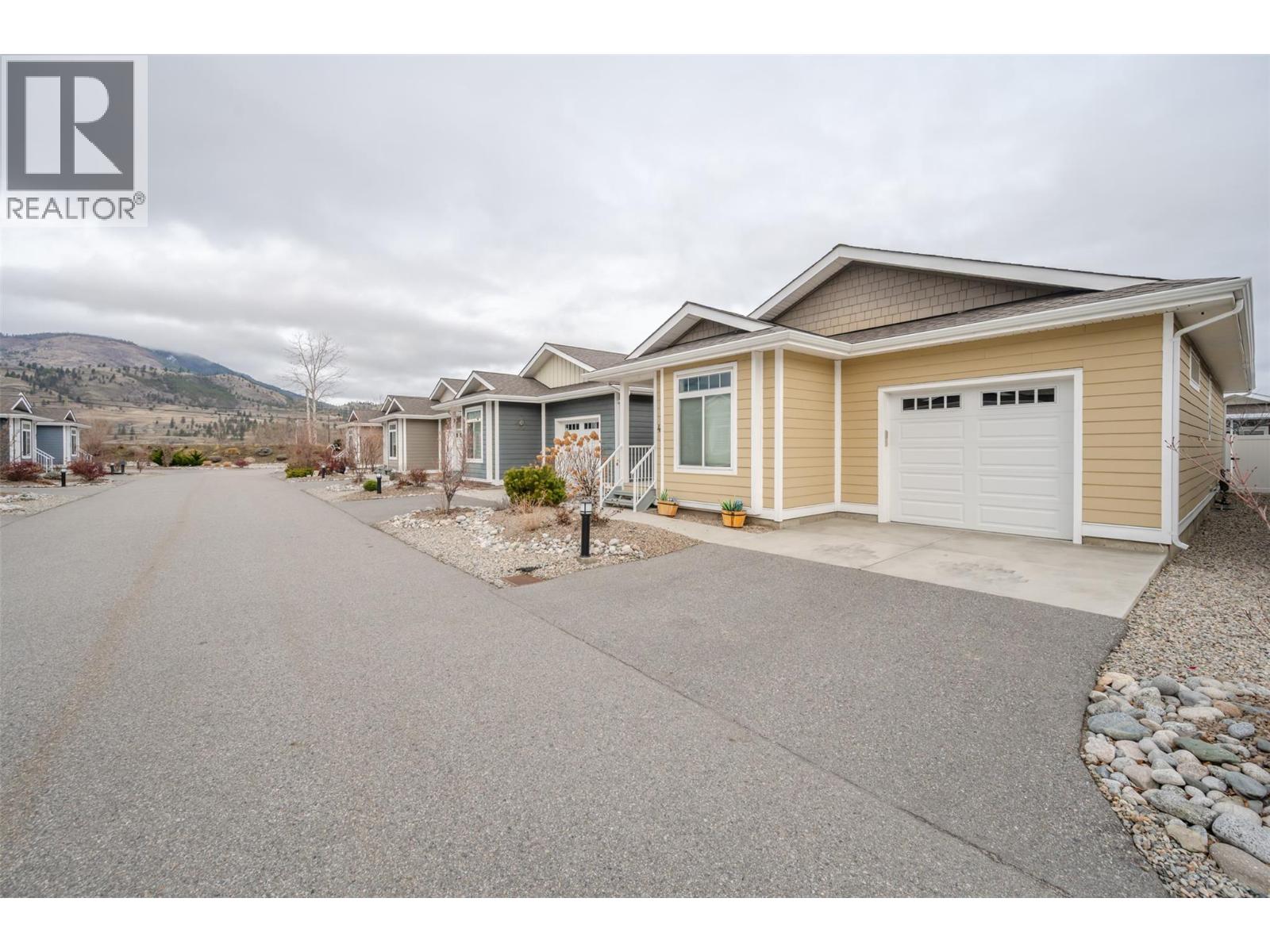 351 Warren Avenue W Unit# 42, Penticton, British Columbia  V2A 3N2 - Photo 2 - 10375235
