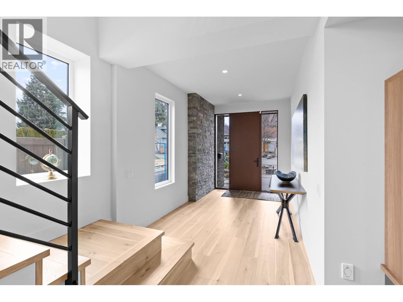 444 Sarsons Road, Kelowna, British Columbia  V1W 1C2 - Photo 3 - 10374873