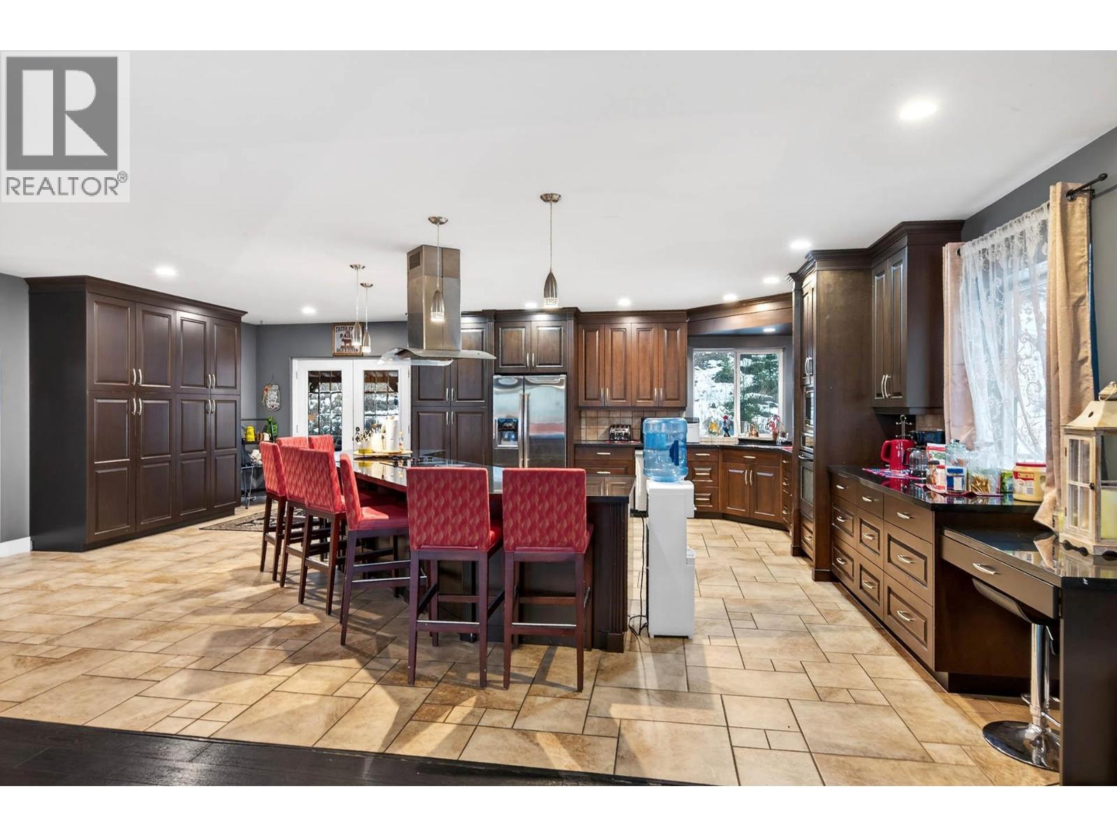 2828 Silver Birch Lane, Kamloops, British Columbia  V0E 2P0 - Photo 2 - 10374513
