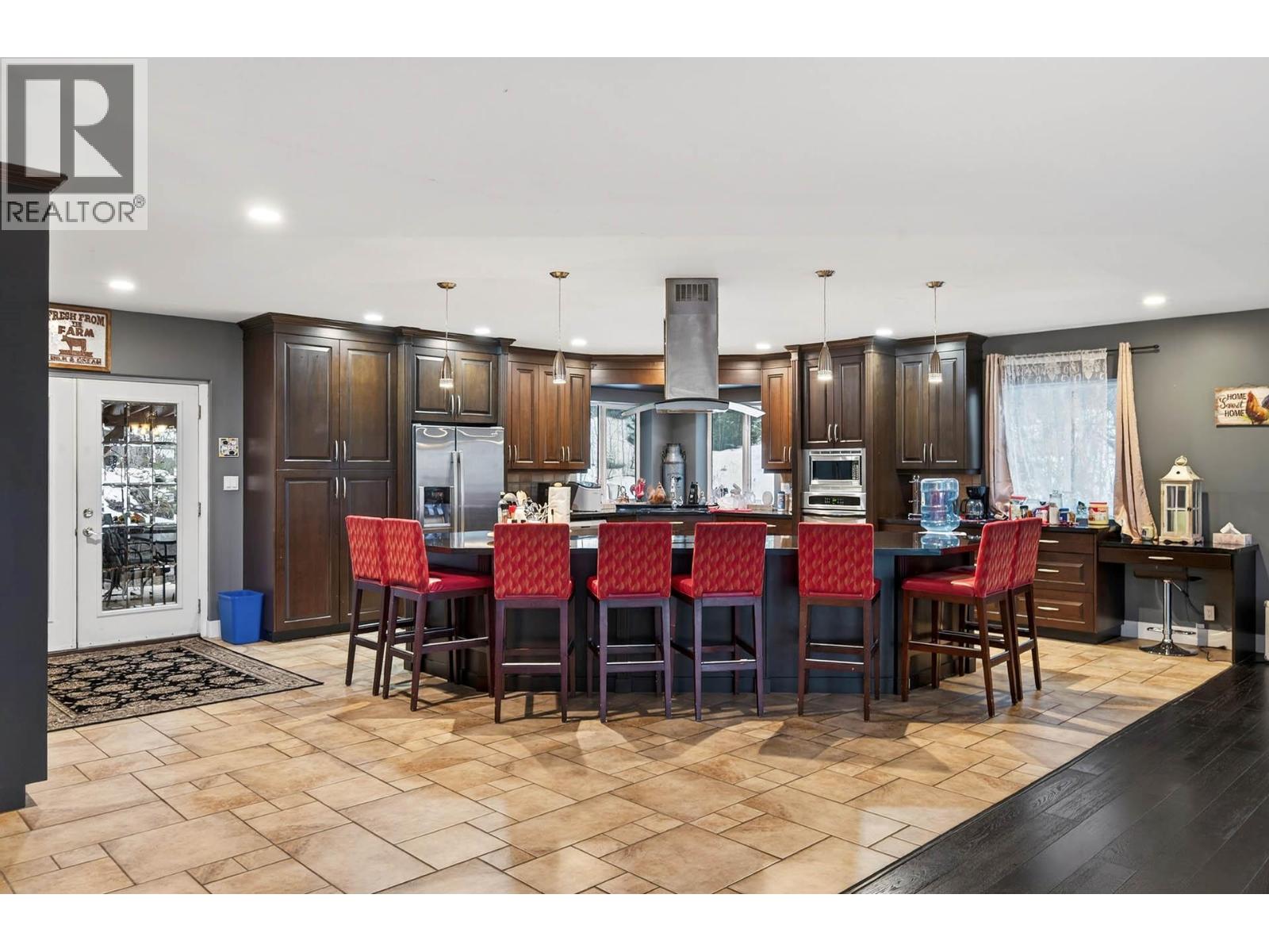 2828 Silver Birch Lane, Kamloops, British Columbia  V0E 2P0 - Photo 3 - 10374513