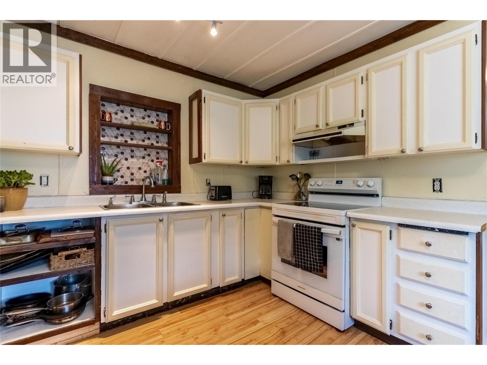 34 Edward Street, Kamloops, British Columbia  V2B 4G1 - Photo 4 - 10374968