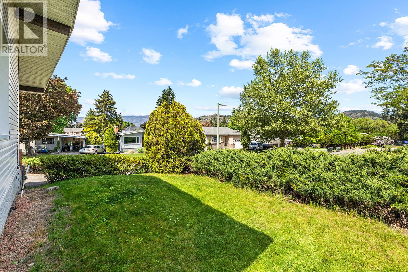 1745 Haug Avenue, Kelowna, British Columbia  V1Y 4M3 - Photo 28 - 10374853