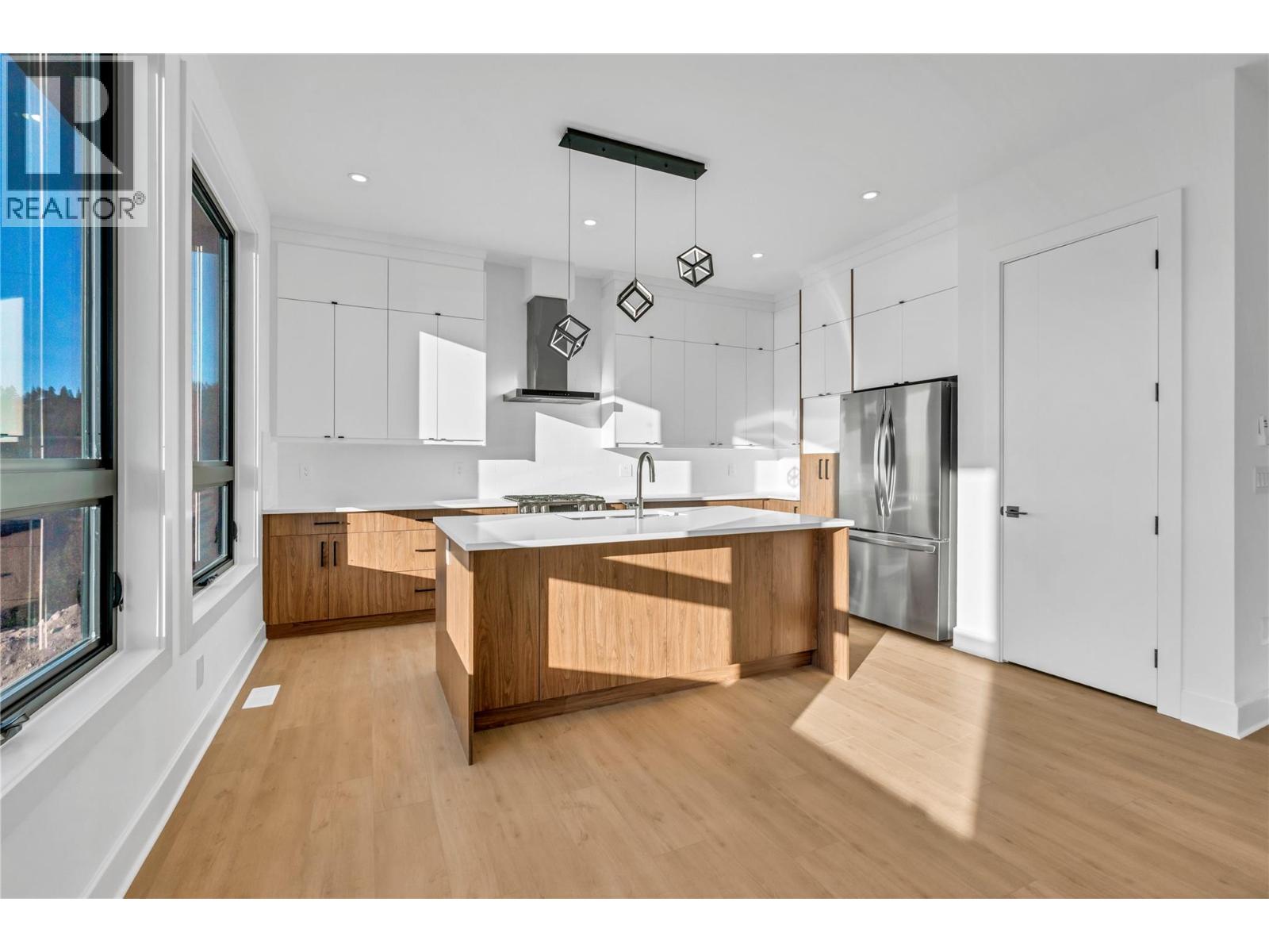 1077 Antler Drive, Penticton, British Columbia  V2A 9G6 - Photo 6 - 10375019