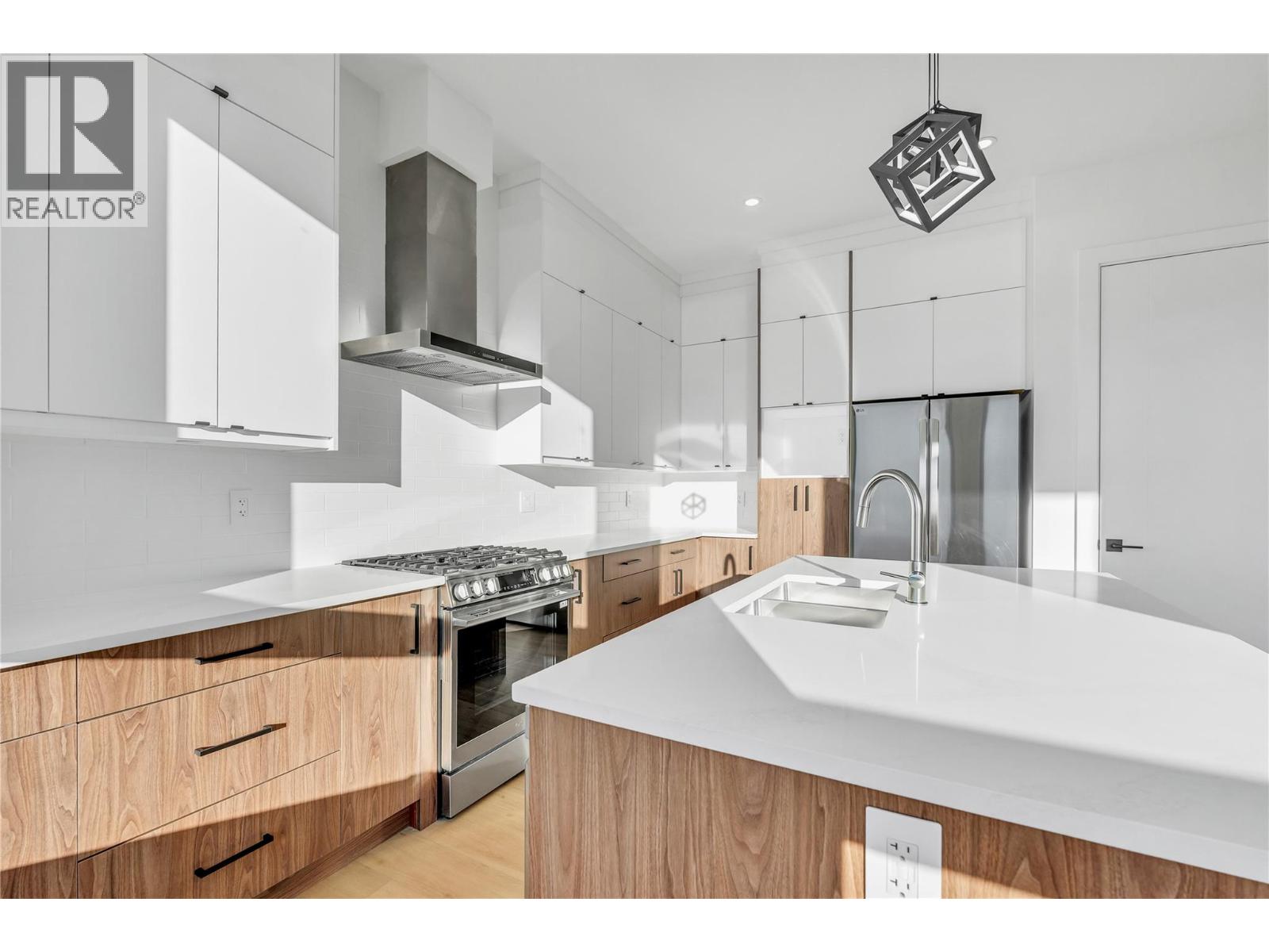 1077 Antler Drive, Penticton, British Columbia  V2A 9G6 - Photo 8 - 10375019