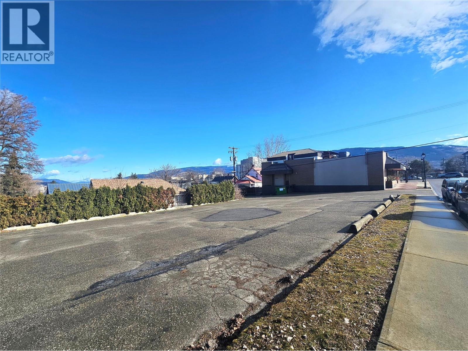 1900 32nd Street, Vernon, British Columbia  V1T 5K8 - Photo 3 - 10375355