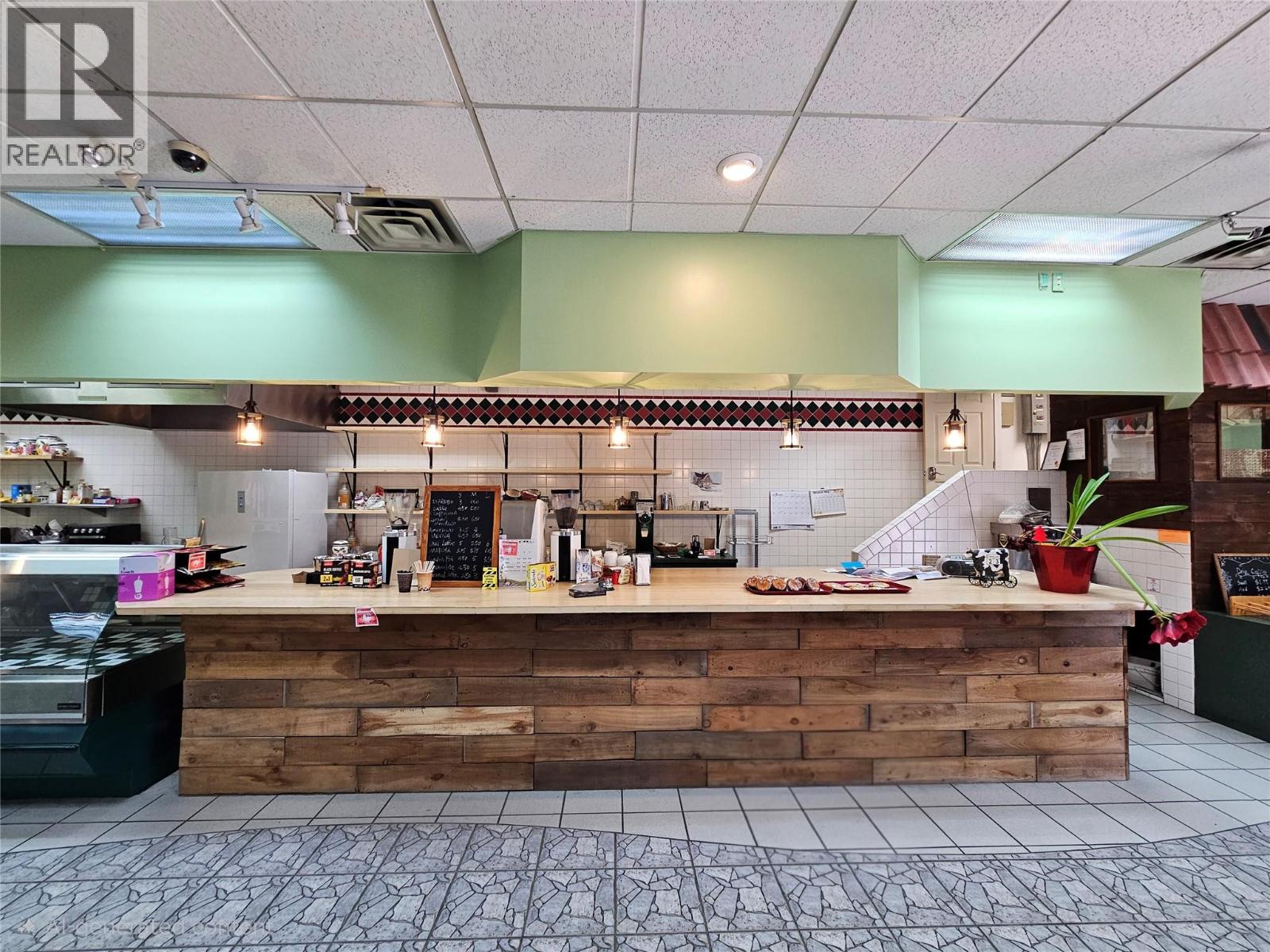 1900 32nd Street, Vernon, British Columbia  V1T 5K8 - Photo 5 - 10375355