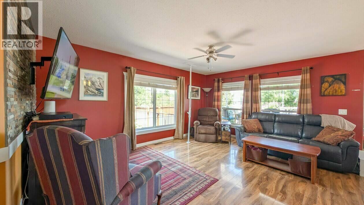 36 Pinewood Avenue, Cranbrook, British Columbia  V1C 5X8 - Photo 3 - 10375343