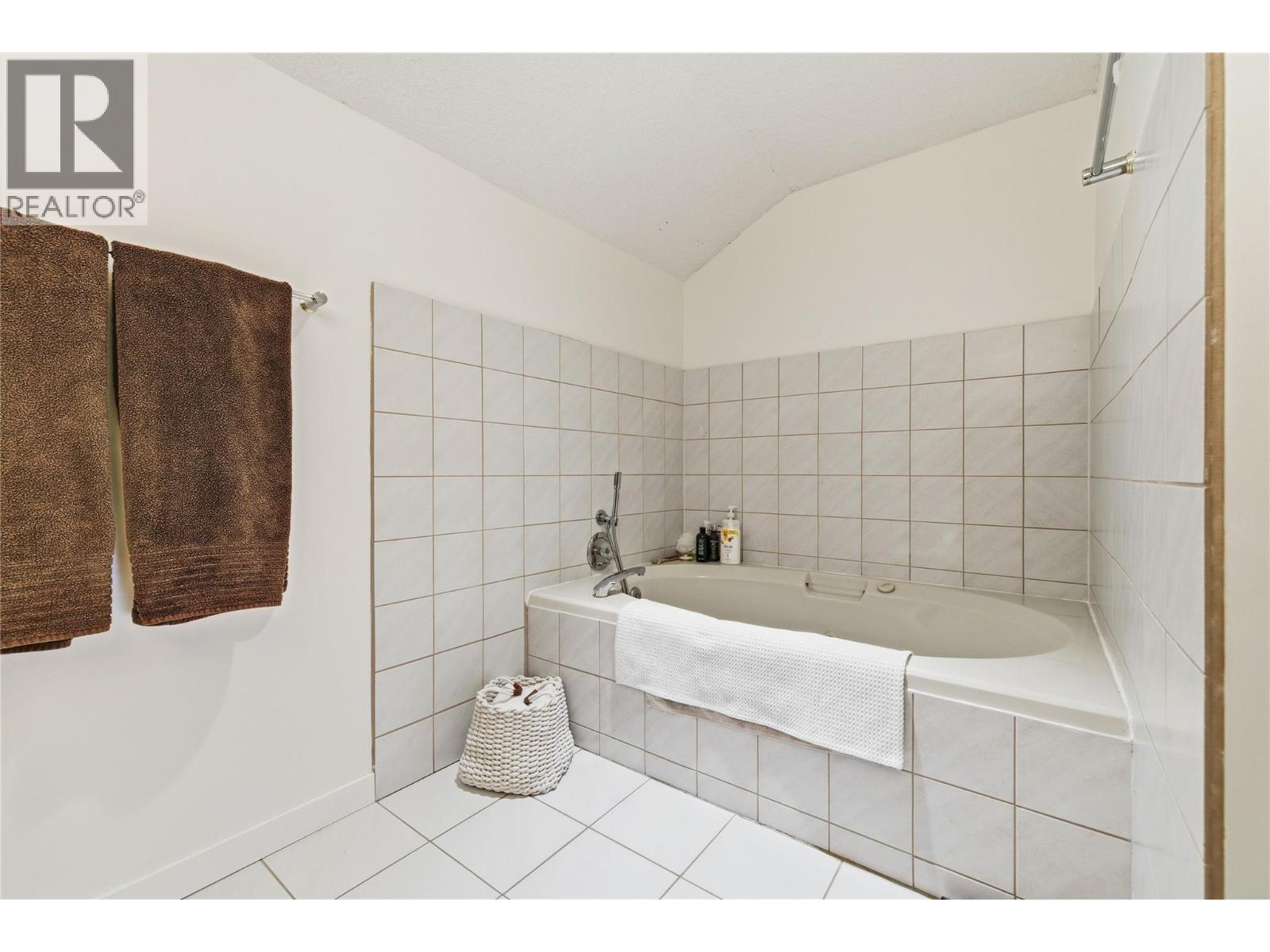 324 Clifton Road N, Kelowna, British Columbia  V1V 1N4 - Photo 8 - 10375192