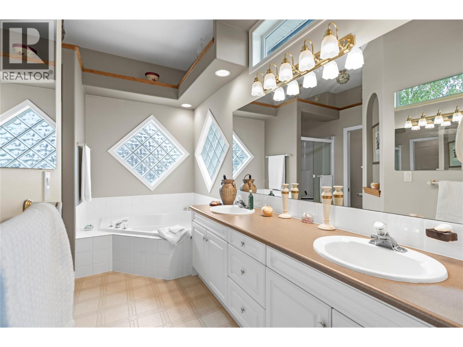 8011 Aquarius Road, Vernon, British Columbia  V1H 1C8 - Photo 27 - 10375079