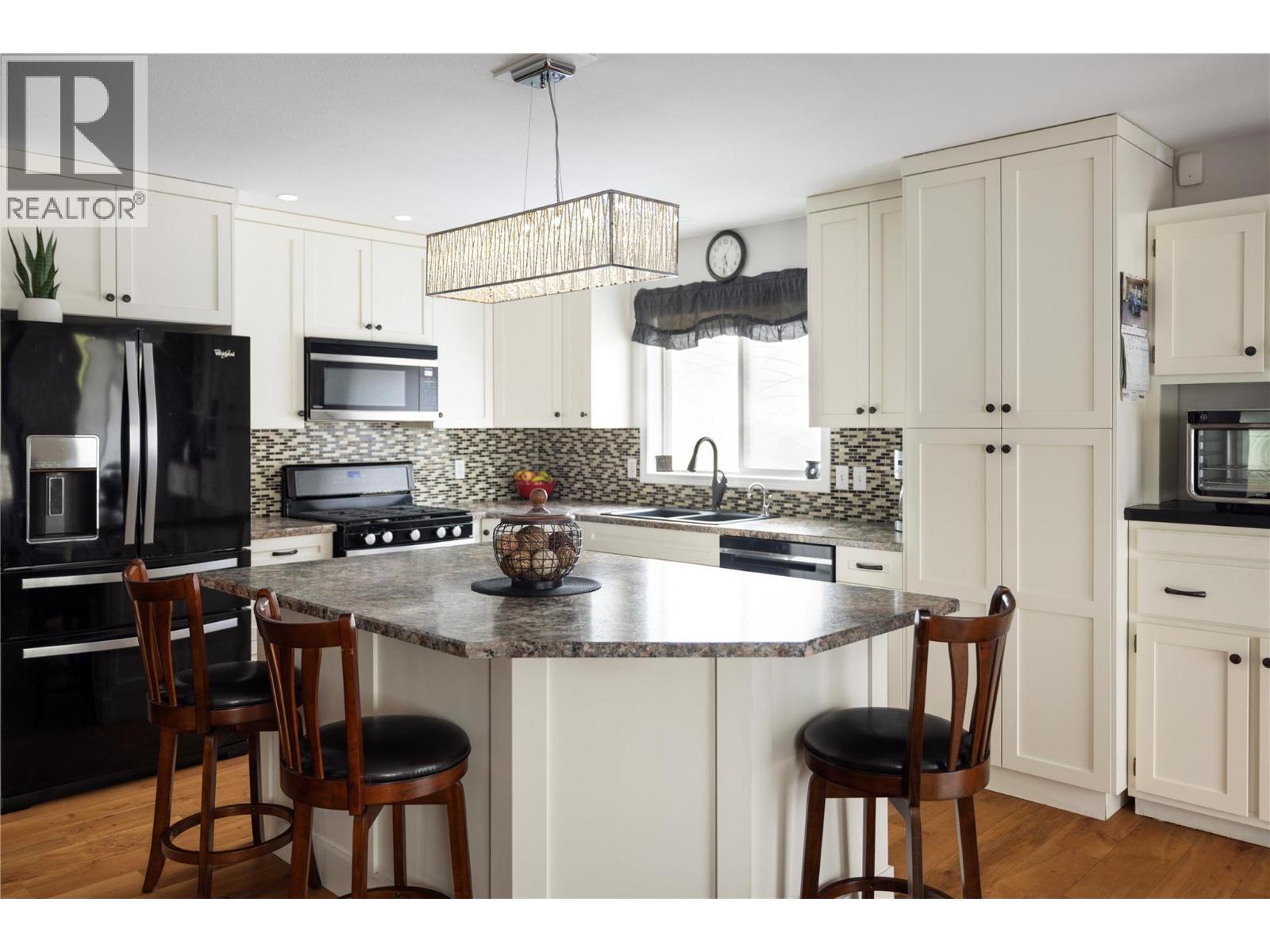 5780 Tern Place, Vernon, British Columbia  V1H 1R2 - Photo 10 - 10375076