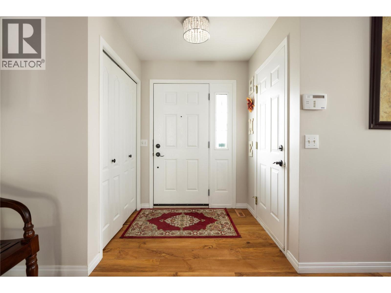 5780 Tern Place, Vernon, British Columbia  V1H 1R2 - Photo 3 - 10375076