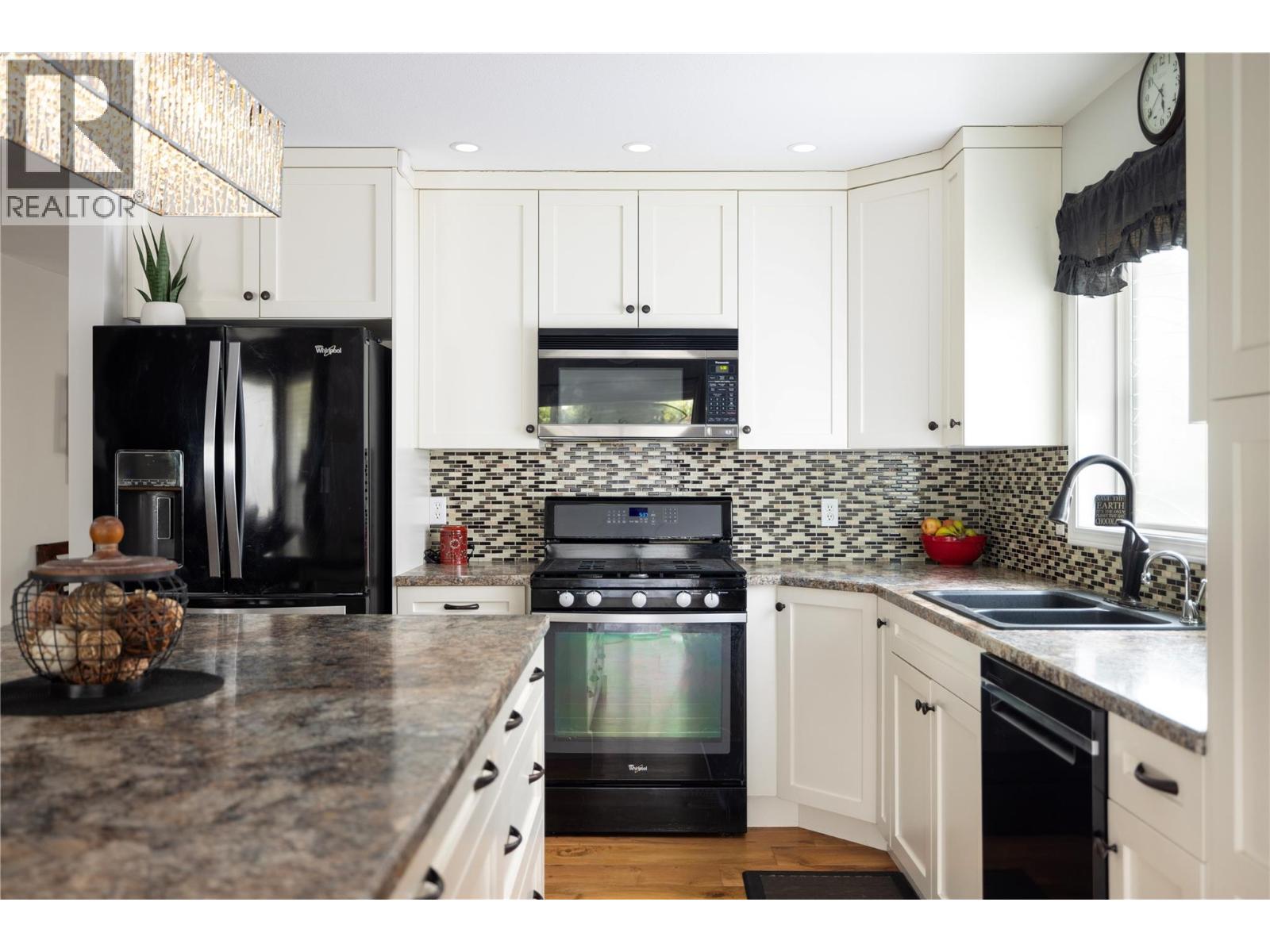 5780 Tern Place, Vernon, British Columbia  V1H 1R2 - Photo 8 - 10375076