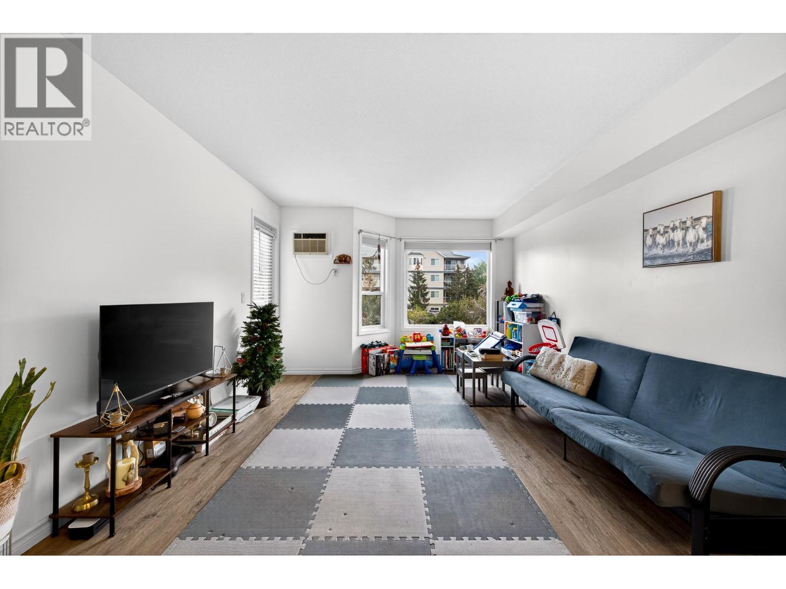 1170 Hugh Allan Drive Unit# 211, Kamloops, British Columbia  V1S 1T5 - Photo 3 - 10375354