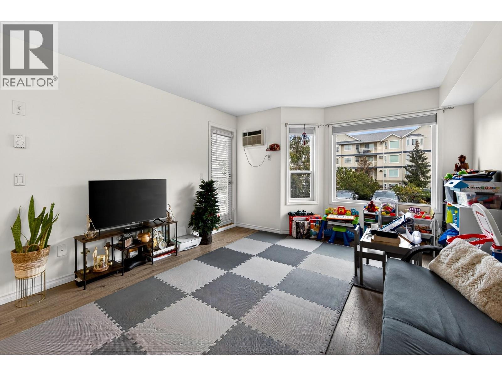 1170 Hugh Allan Drive Unit# 211, Kamloops, British Columbia  V1S 1T5 - Photo 4 - 10375354