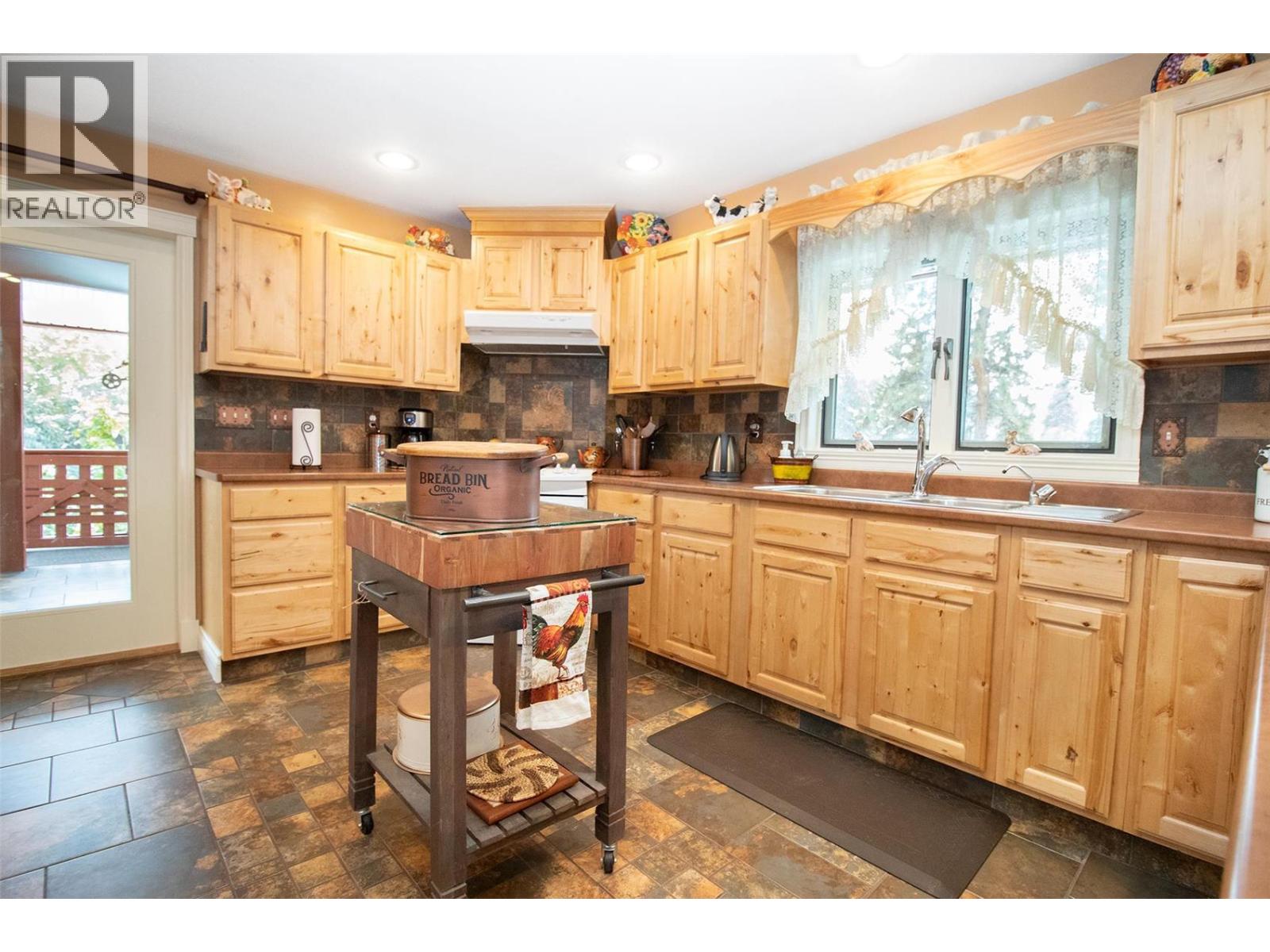 1542 Belgo Road, Kelowna, British Columbia  V1P 1C9 - Photo 9 - 10375366