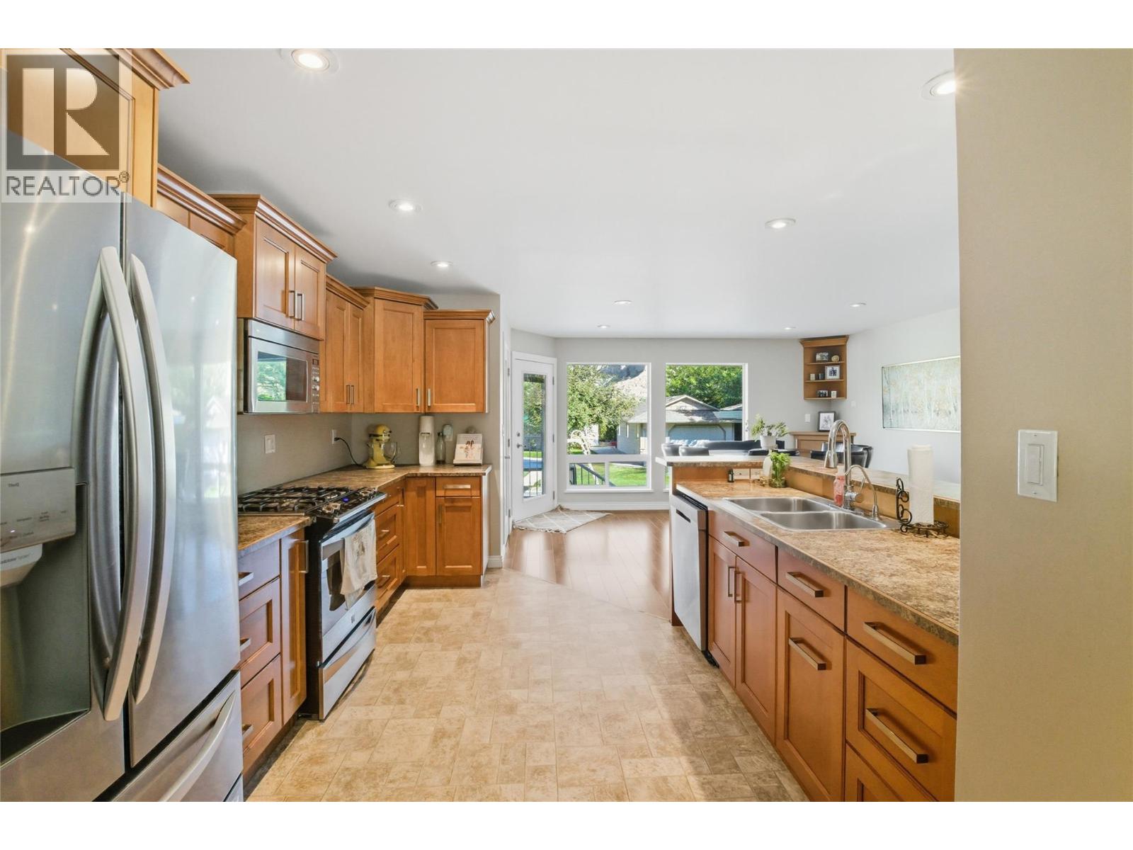 5996 Todd Hill Crescent, Kamloops, British Columbia  V2C 4X8 - Photo 11 - 10375364