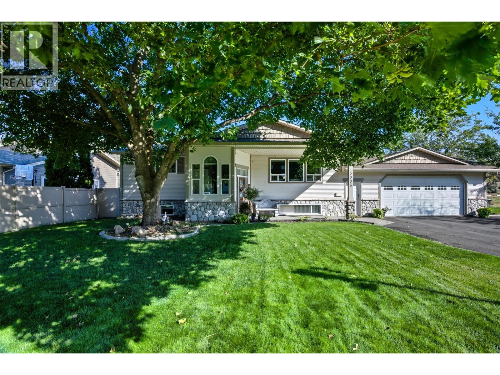 5996 Todd Hill Crescent, Kamloops, British Columbia  V2C 4X8 - Photo 5 - 10375364