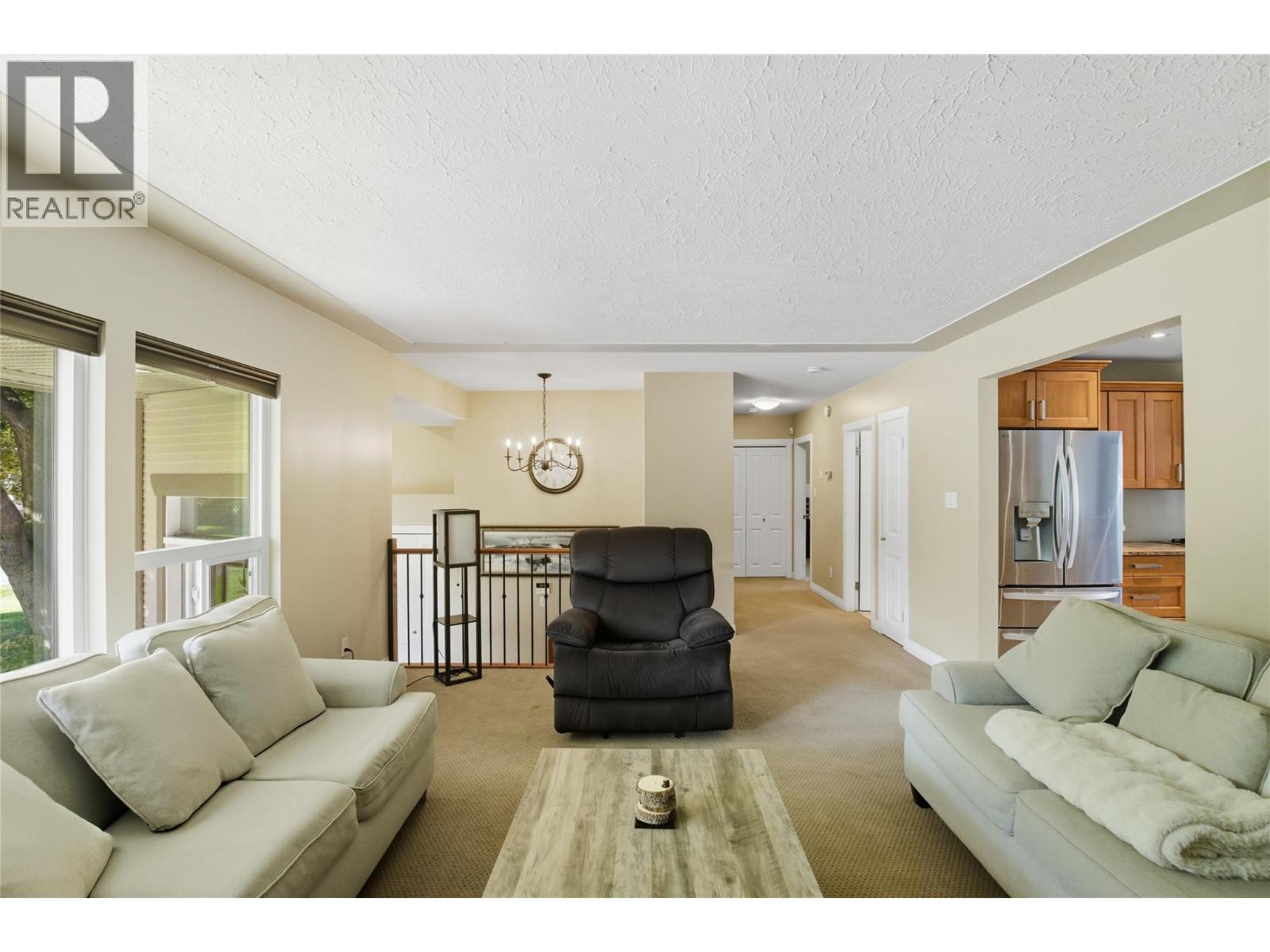 5996 Todd Hill Crescent, Kamloops, British Columbia  V2C 4X8 - Photo 8 - 10375364