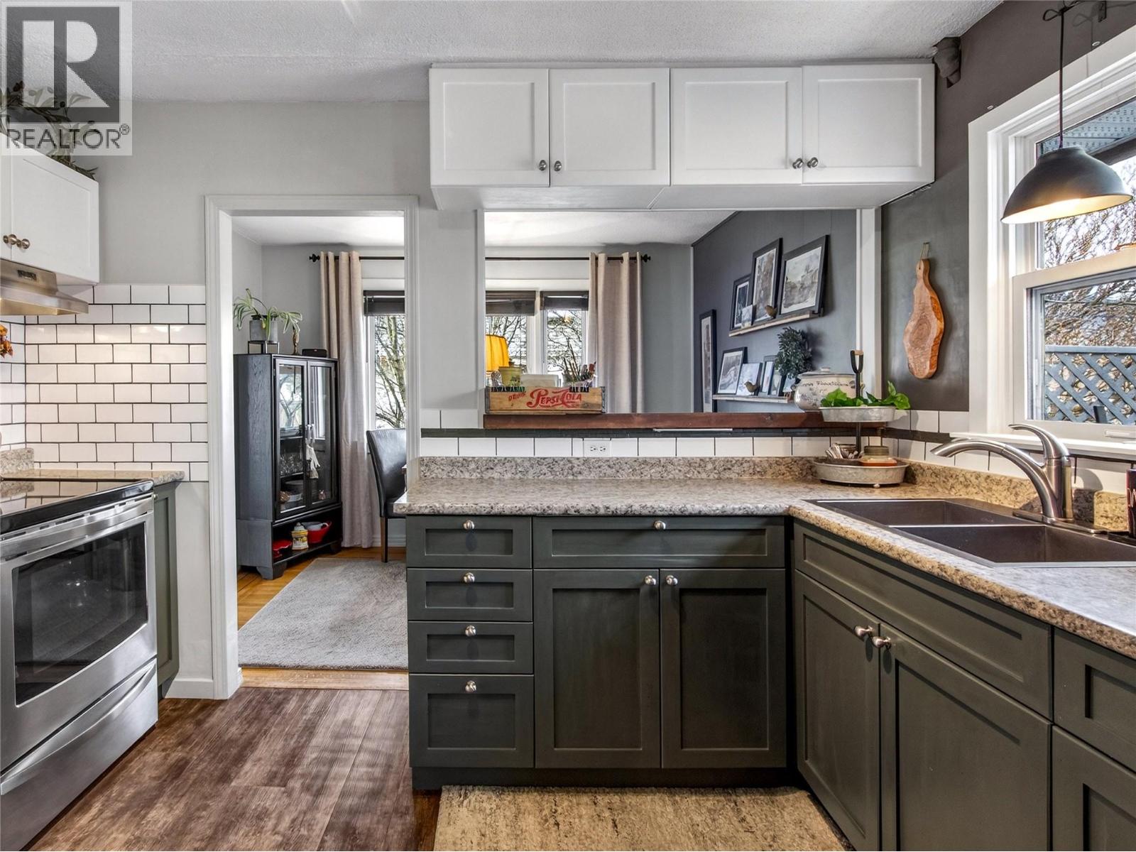 413 Conklin Avenue, Penticton, British Columbia  V2A 2T3 - Photo 3 - 10374323