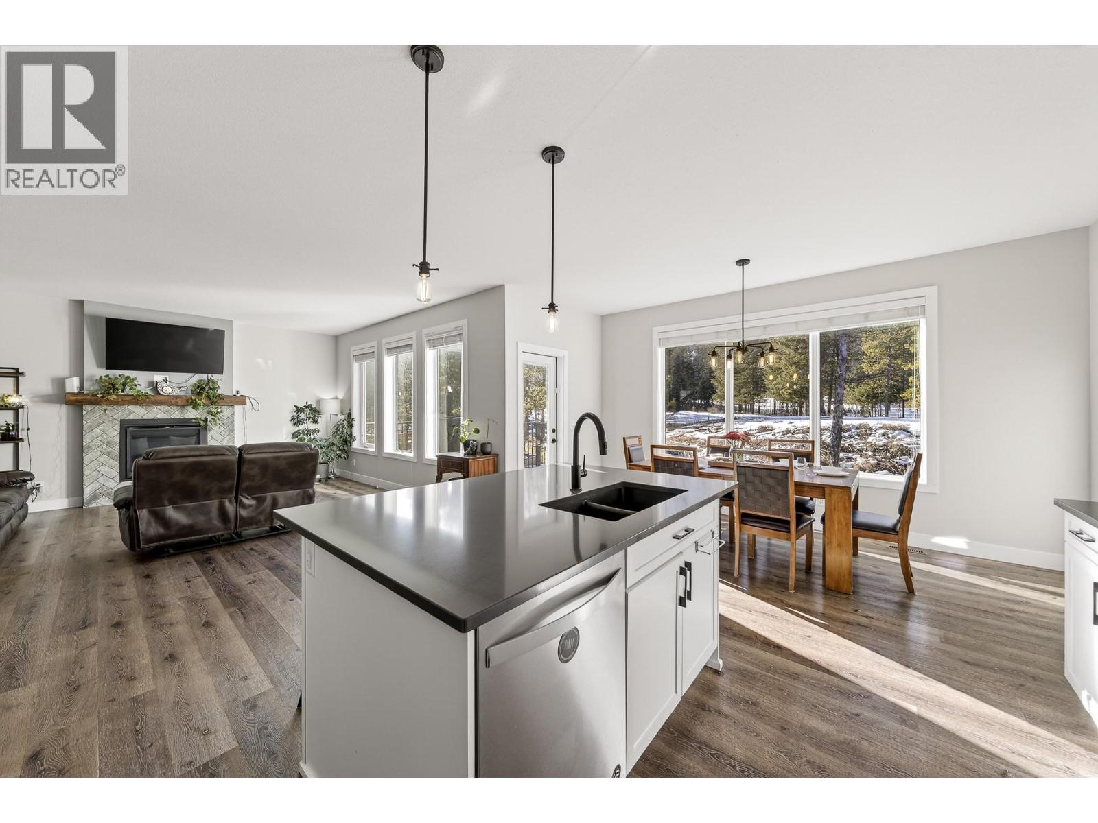 2071 Golden Eagle Drive, Sparwood, British Columbia  V0B 2G2 - Photo 11 - 10373653