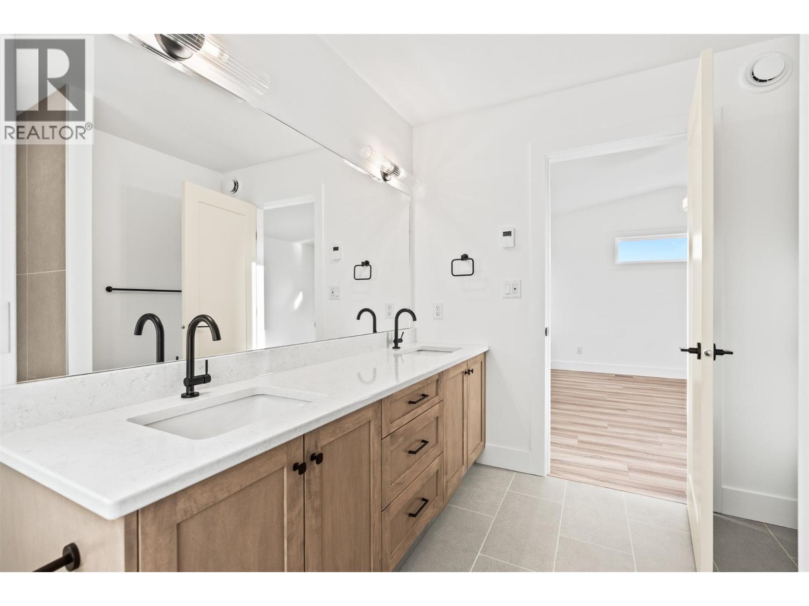 7077 Manning Place, Vernon, British Columbia  V1B 0B6 - Photo 32 - 10375470