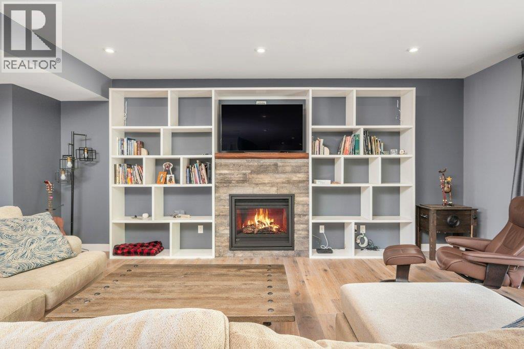 313 Baldy Place, Vernon, British Columbia  V1B 0A3 - Photo 7 - 10375412