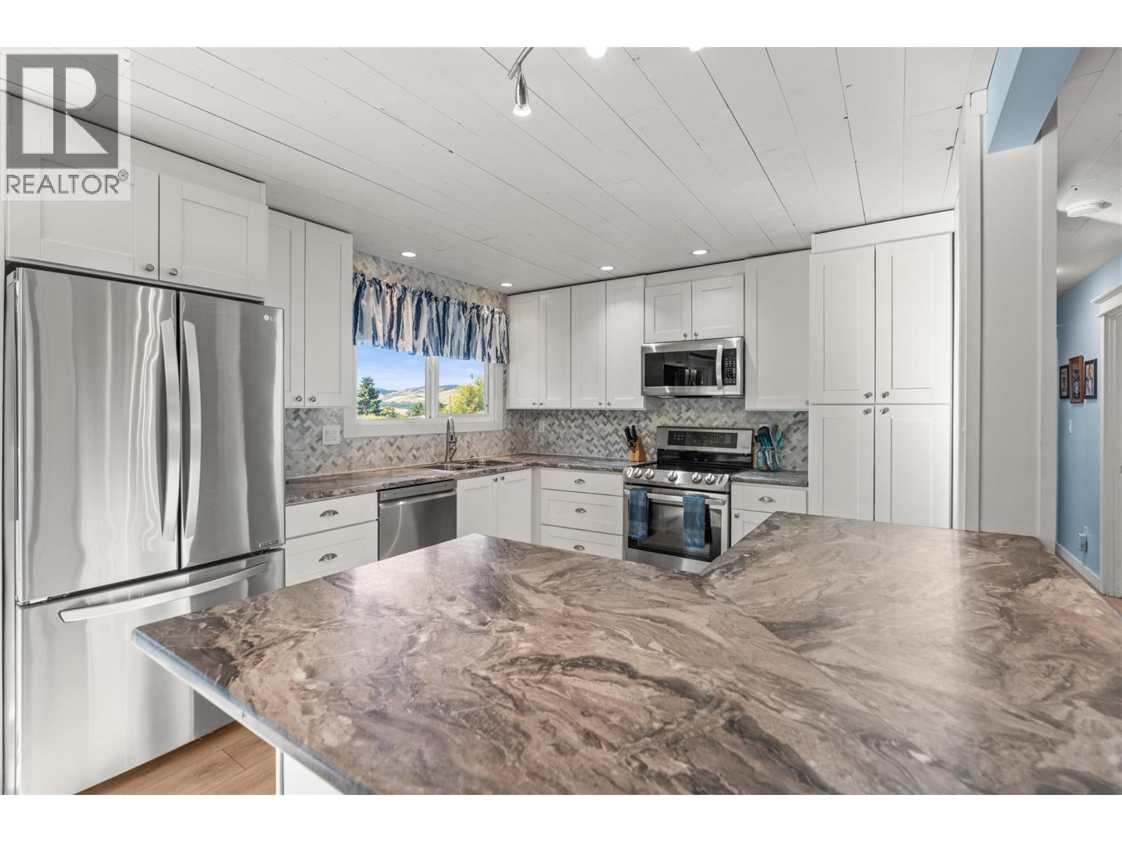 1400 30 Avenue, Vernon, British Columbia  V1T 1Z5 - Photo 14 - 10375405