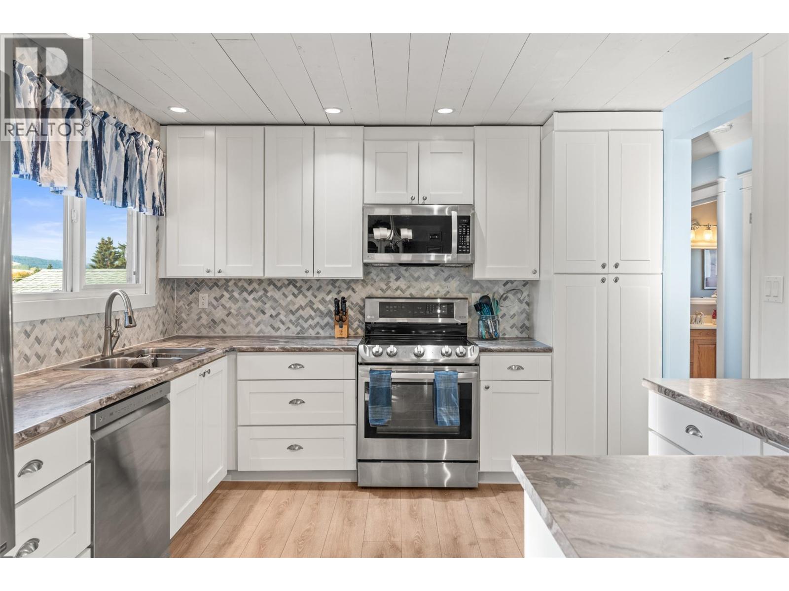 1400 30 Avenue, Vernon, British Columbia  V1T 1Z5 - Photo 15 - 10375405