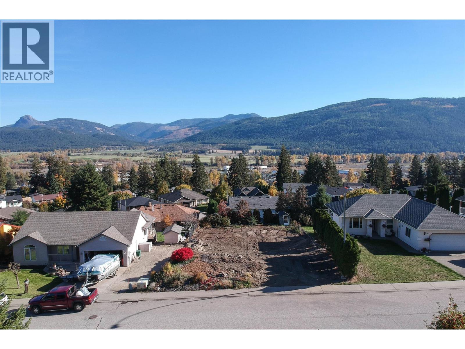 2023 Mountain View Avenue, Lumby, British Columbia  V0E 2G0 - Photo 11 - 10375424