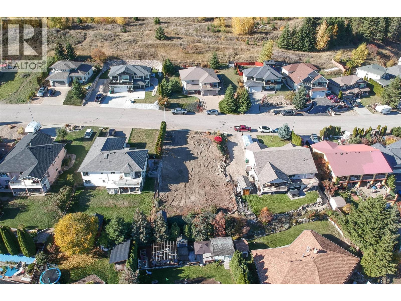 2023 Mountain View Avenue, Lumby, British Columbia  V0E 2G0 - Photo 6 - 10375424