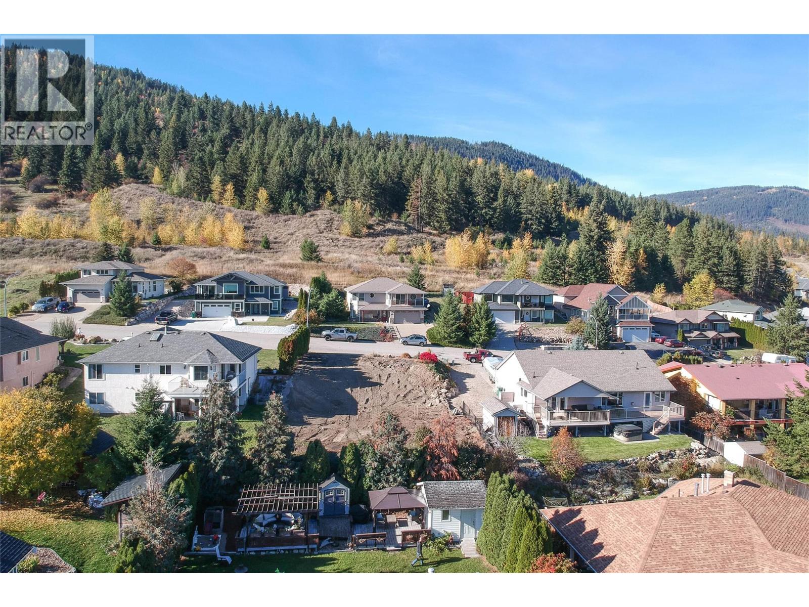 2023 Mountain View Avenue, Lumby, British Columbia  V0E 2G0 - Photo 7 - 10375424