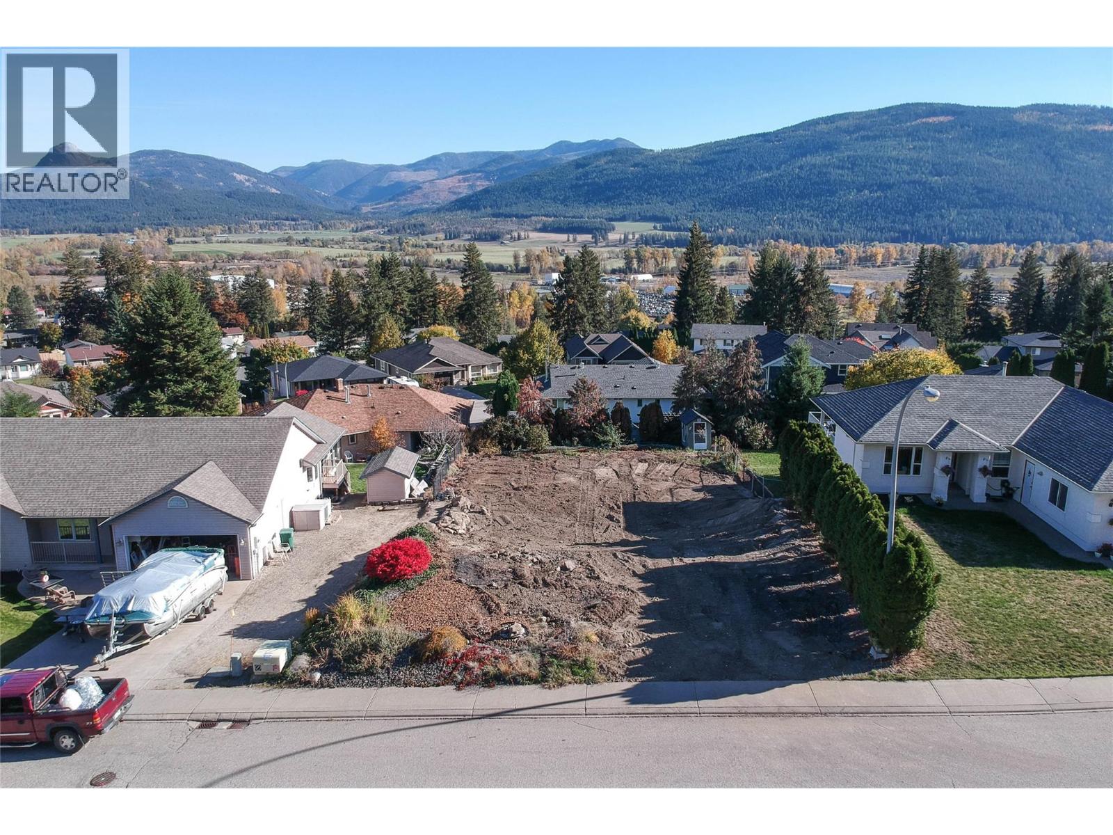 2023 Mountain View Avenue, Lumby, British Columbia  V0E 2G0 - Photo 8 - 10375424