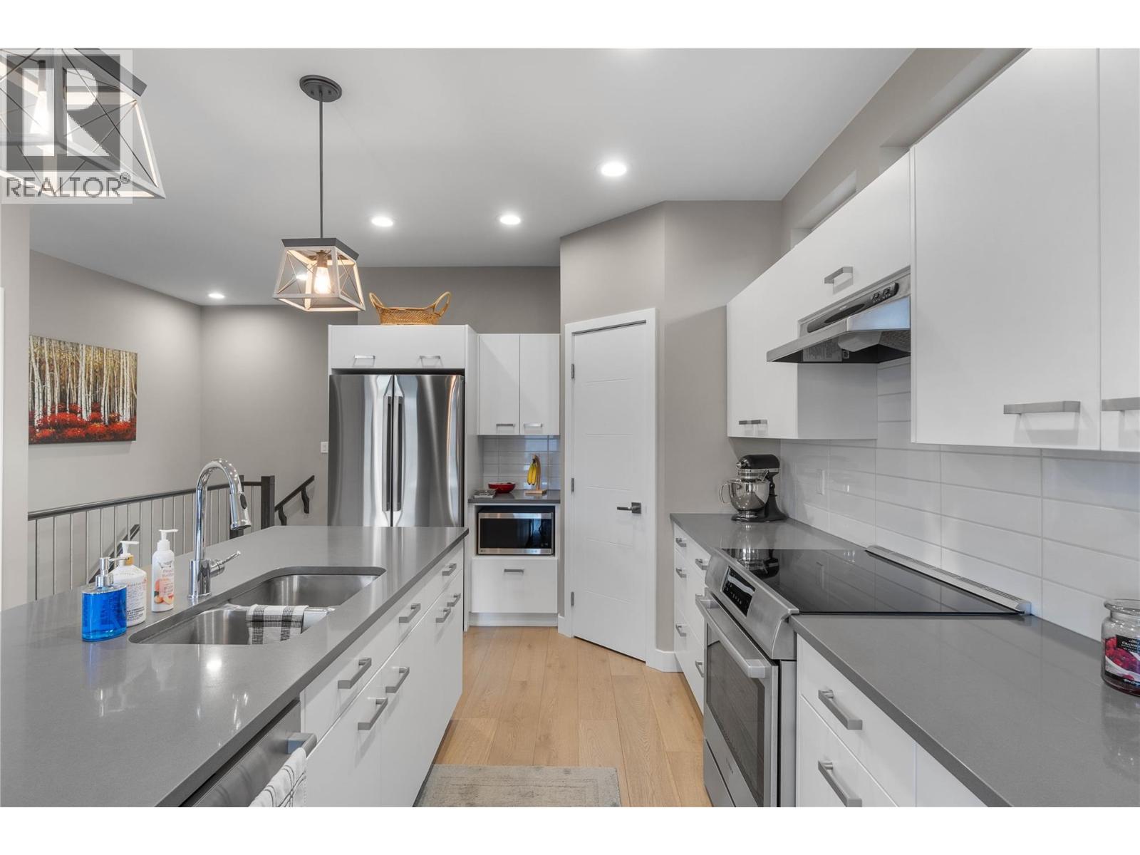 2064 Saddleback Drive, Kamloops, British Columbia  V2B 0H2 - Photo 6 - 10375444