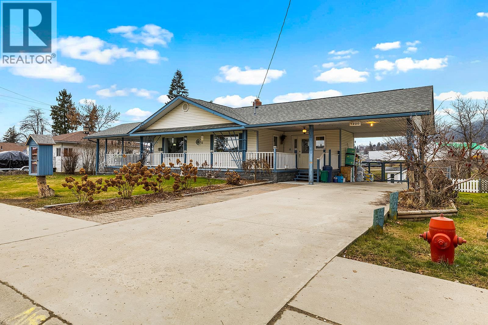 1220 Cedar Street, Creston, British Columbia  V0B 1G3 - Photo 1 - 10374940