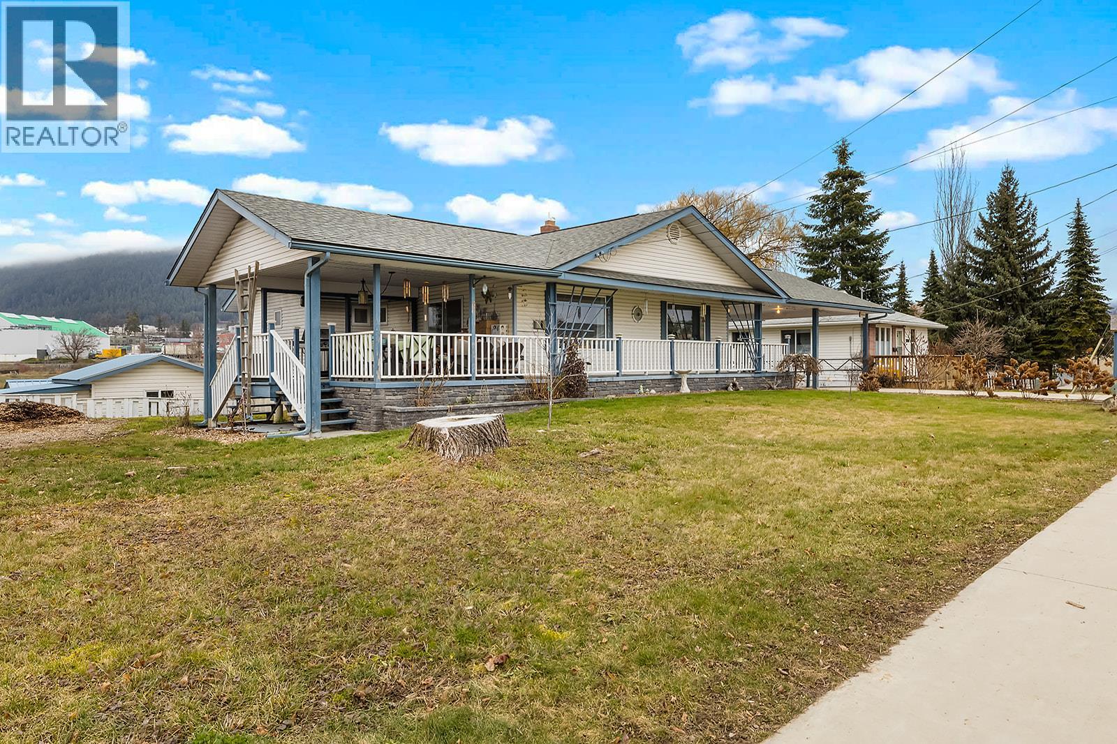 1220 Cedar Street, Creston, British Columbia  V0B 1G3 - Photo 2 - 10374940