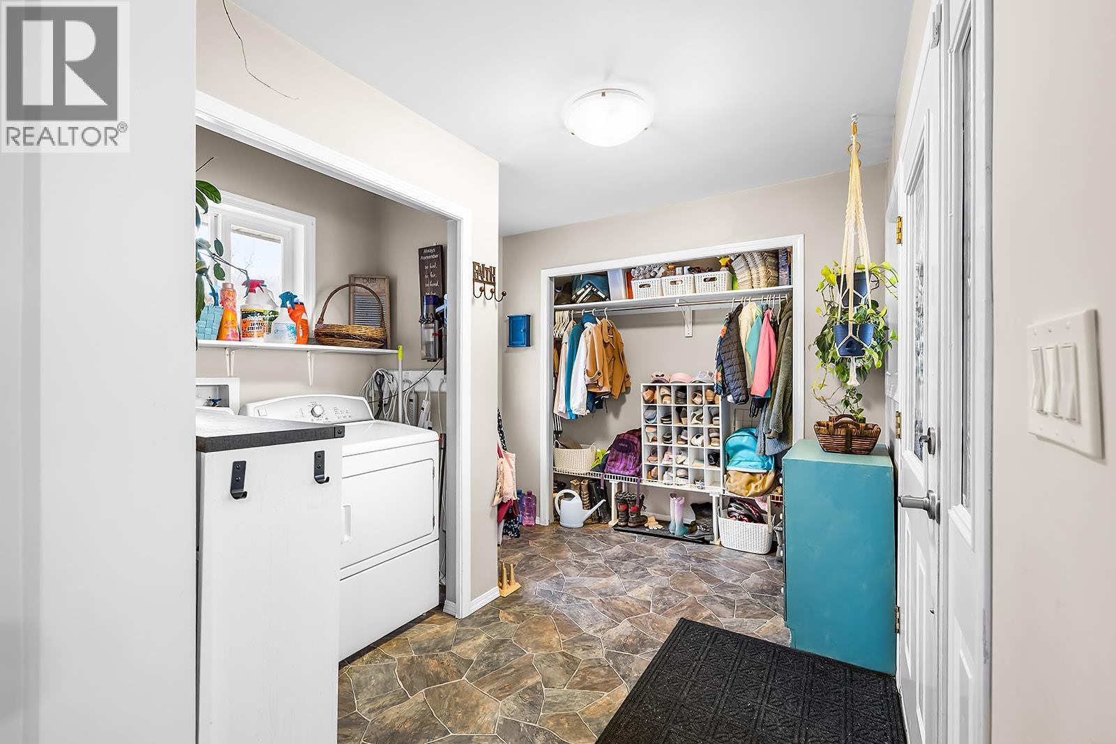 1220 Cedar Street, Creston, British Columbia  V0B 1G3 - Photo 7 - 10374940