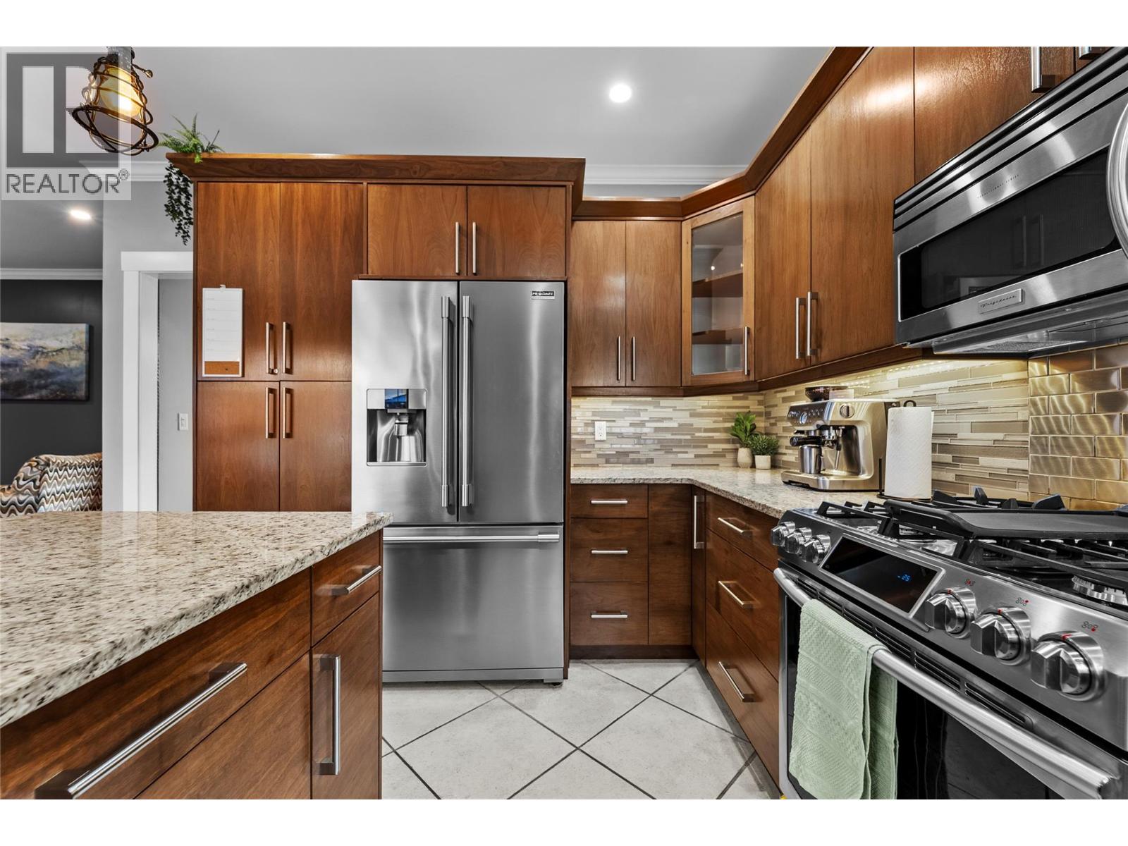 1052 Quail Drive, Kamloops, British Columbia  V2B 8N9 - Photo 7 - 10374909