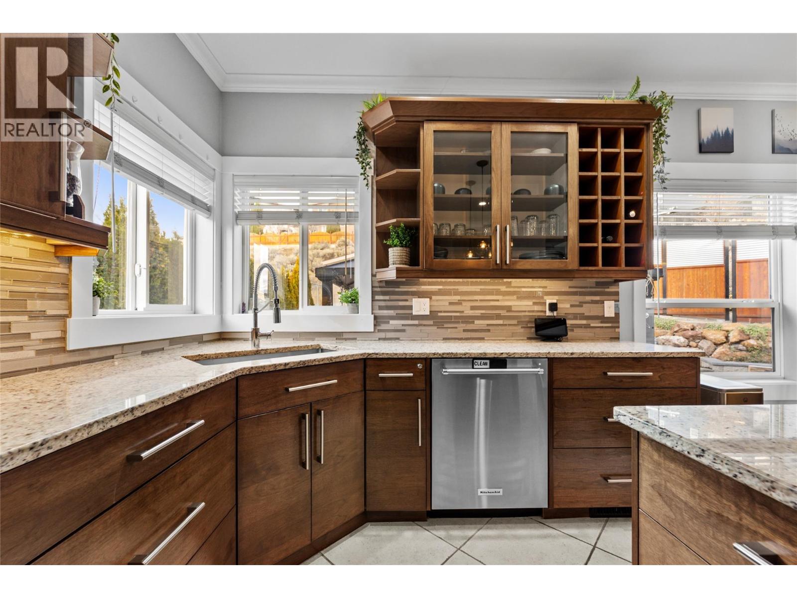 1052 Quail Drive, Kamloops, British Columbia  V2B 8N9 - Photo 8 - 10374909