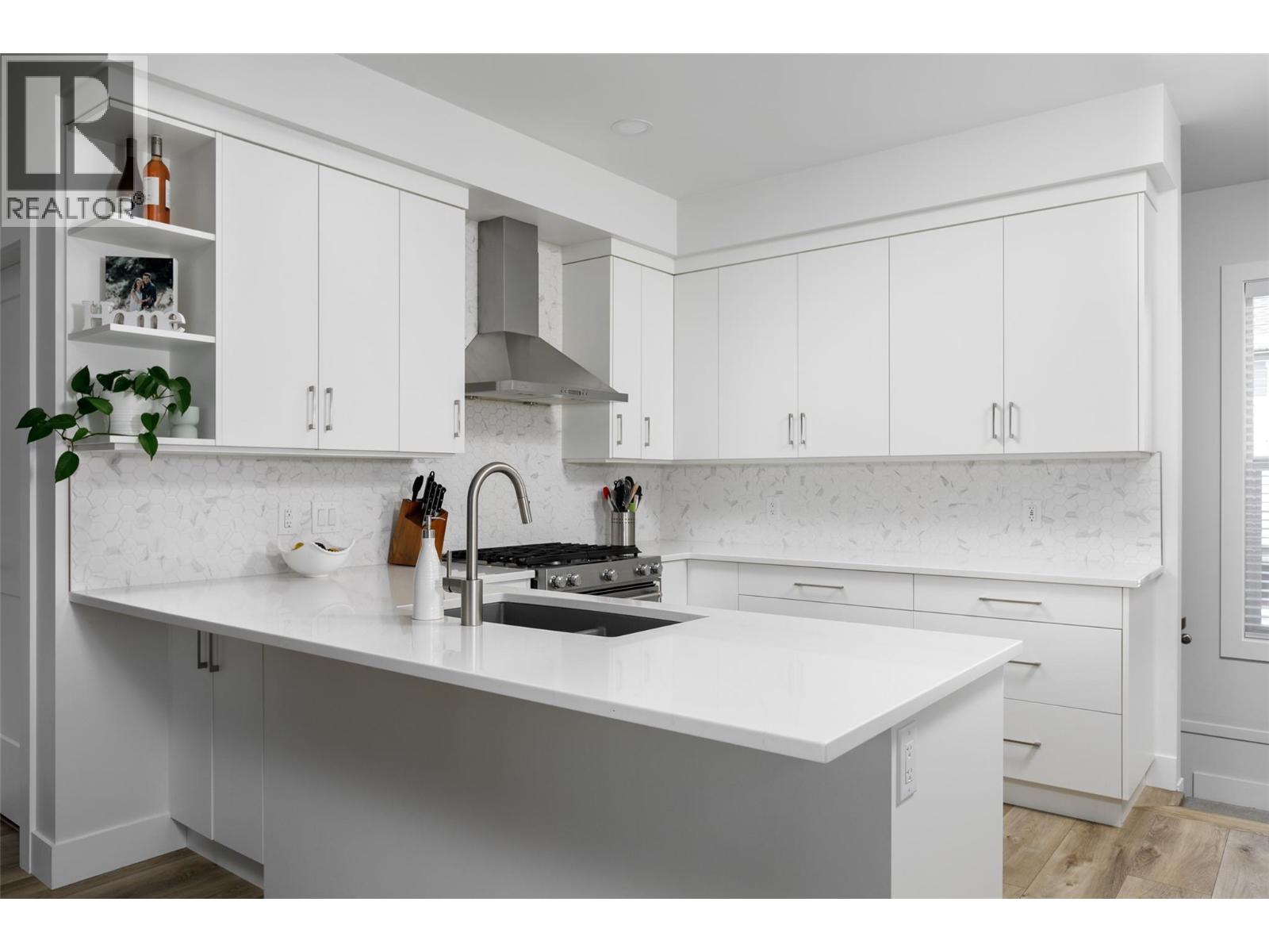 865 Patterson Avenue, Kelowna, British Columbia  V1Y 5C9 - Photo 2 - 10374646