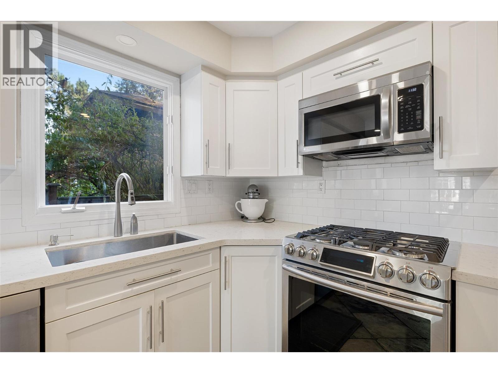 1988 Abel Street, West Kelowna, British Columbia  V1Z 3C9 - Photo 9 - 10375378