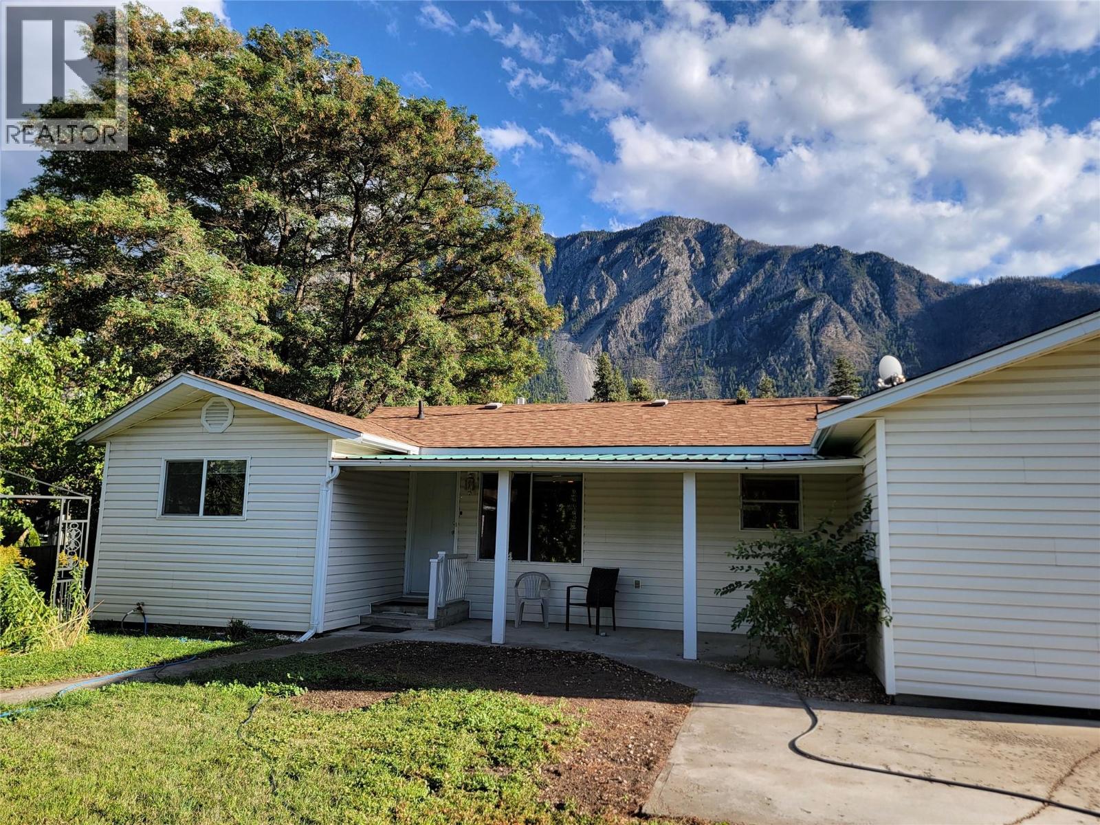 604 11th Avenue, Keremeos, British Columbia  V0X 1N3 - Photo 3 - 10375552