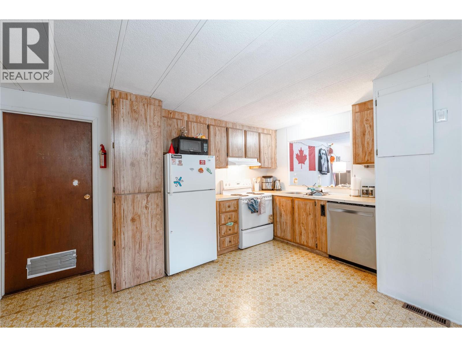 3666 Catherwood Road, Revelstoke, British Columbia  V0E 2S0 - Photo 17 - 10373628