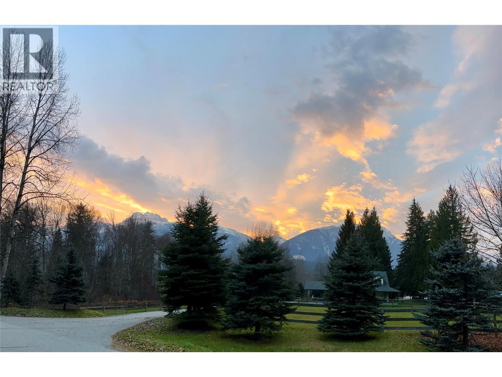 3666 Catherwood Road, Revelstoke, British Columbia  V0E 2S0 - Photo 45 - 10373628