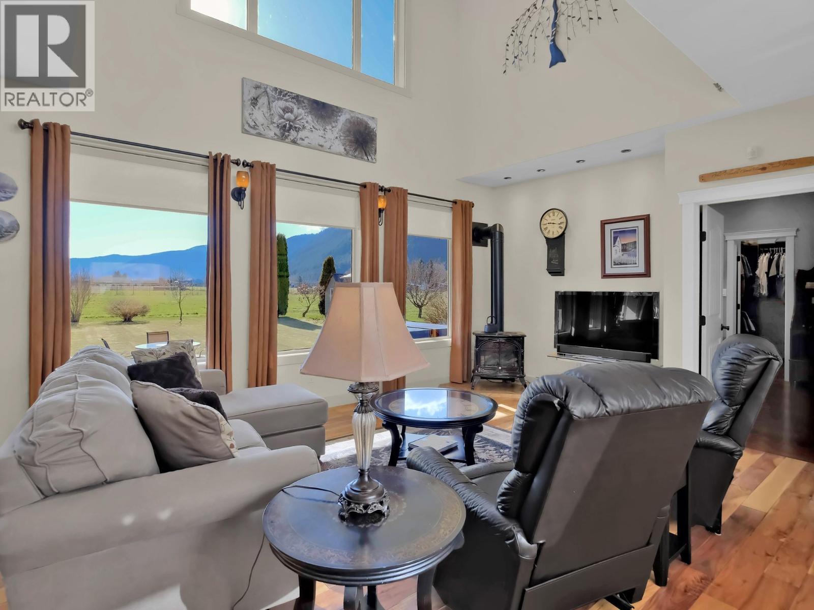 6240 Nursery Road, Grand Forks, British Columbia  V0H 1H9 - Photo 8 - 10375194