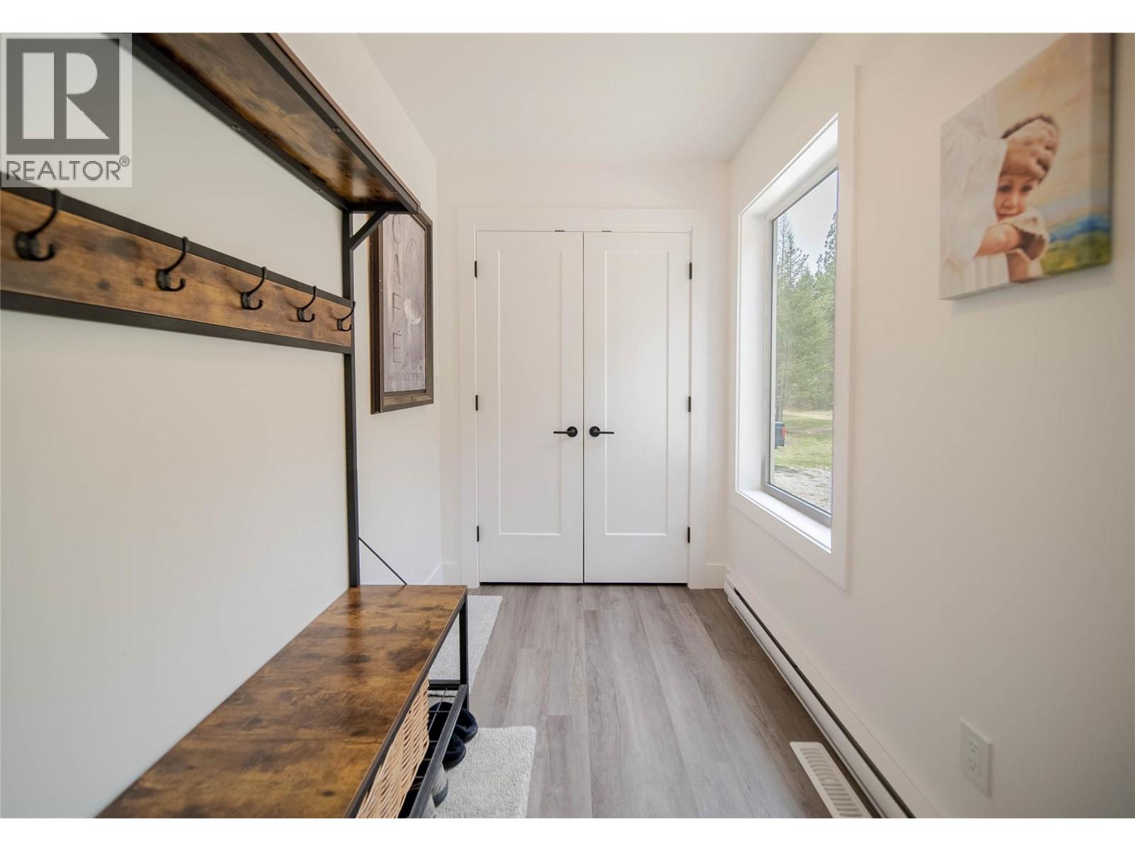 4165 93 Highway, Grasmere, British Columbia  V0B 1R0 - Photo 8 - 10375585