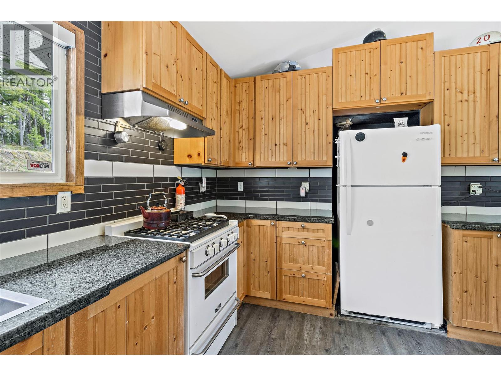 1446 Nittel Road, Seymour Arm, British Columbia  V0E 1M0 - Photo 10 - 10373345