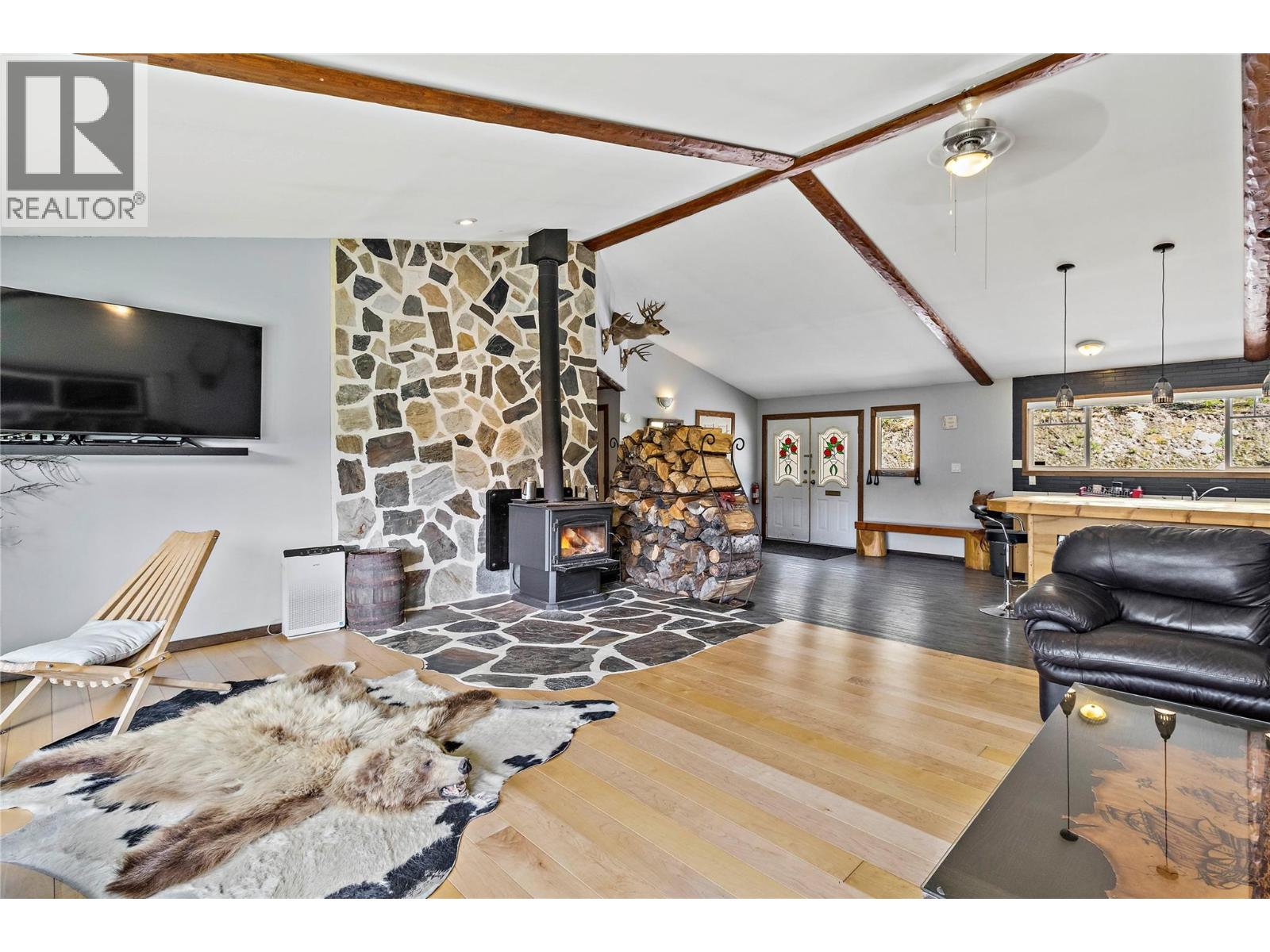 1446 Nittel Road, Seymour Arm, British Columbia  V0E 1M0 - Photo 4 - 10373345