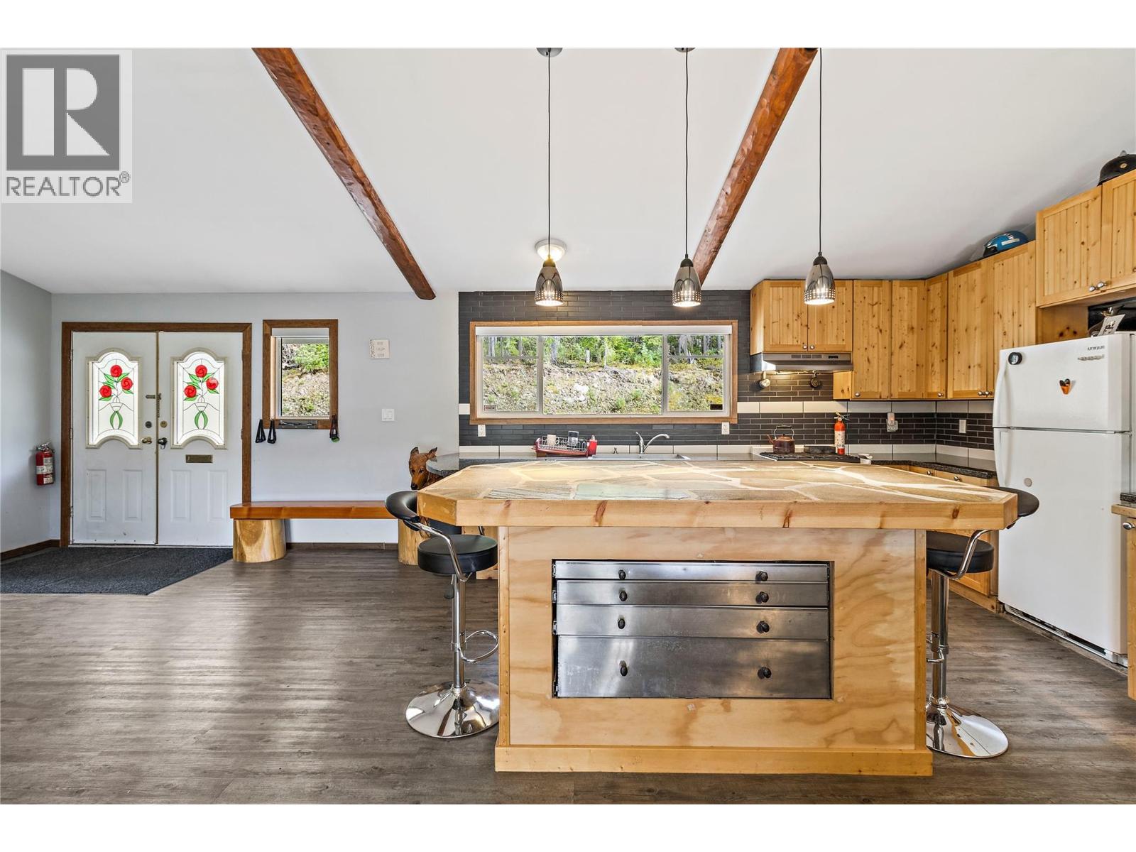 1446 Nittel Road, Seymour Arm, British Columbia  V0E 1M0 - Photo 9 - 10373345